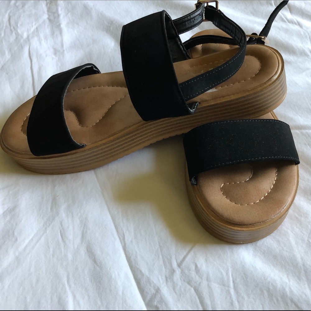 Anna black platform sandal